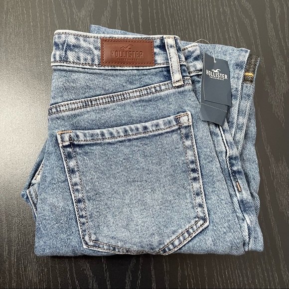 Hollister Denim - Hollister Ultra High Rise Mom Jeans W23 L27